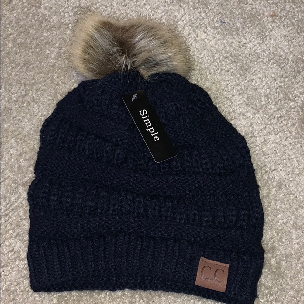 Black knitted beanie with furry ball
